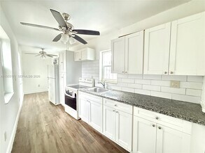 761 SW 73rd Ct in Miami, FL - Building Photo - Building Photo