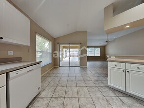 9827 White Barn Way in Riverview, FL - Building Photo - Building Photo