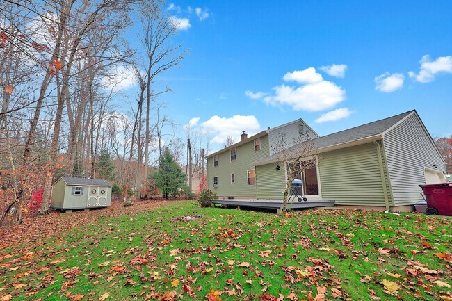 138 Wildwood Cir in Naugatuck, CT - Building Photo - Building Photo