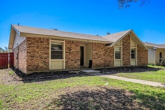 1814 Addington Dr in Carrollton, TX - Building Photo - Building Photo