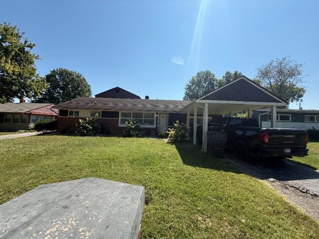 property at 2723 Hillview Dr