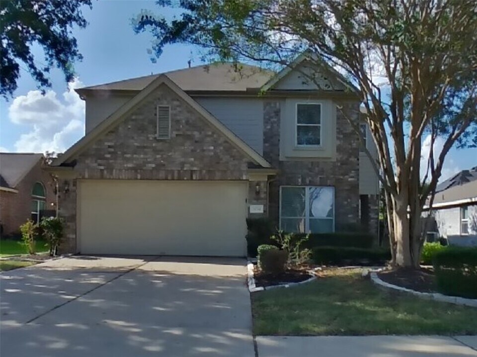 2034 Indian Clearing Trail in Rosenberg, TX - Building Photo