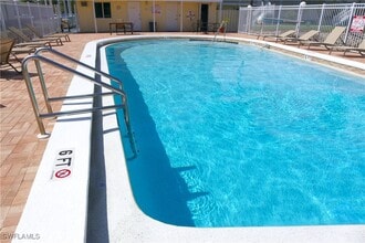 4603 Bayshore Dr in Naples, FL - Building Photo - Building Photo