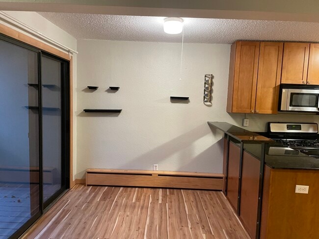 2530 1st Ave S, Unit N204 in Minneapolis, MN - Foto de edificio - Building Photo