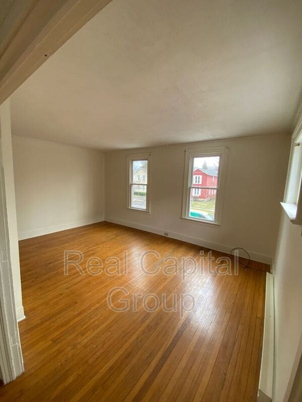 335 Pine St in Lockport, NY - Building Photo - Building Photo