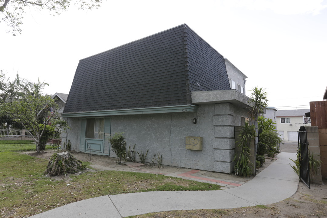 1010 E Broadway in Anaheim, CA - Foto de edificio