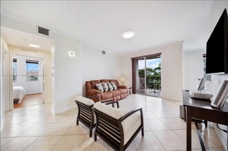 9021 SW 94th St in Miami, FL - Building Photo - Building Photo