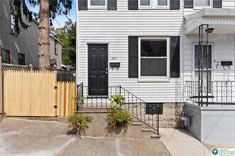 821 Jackson St in Easton, PA - Building Photo - Building Photo