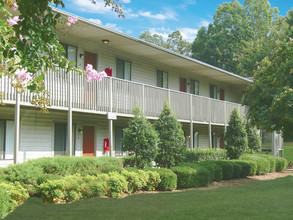 Monroe Apartments in Monroe, NC - Foto de edificio - Building Photo