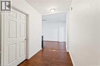 750 Barton St E in Hamilton, ON - Building Photo - Building Photo
