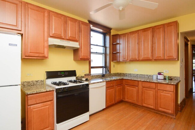 2225 W Walton St in Chicago, IL - Building Photo - Building Photo