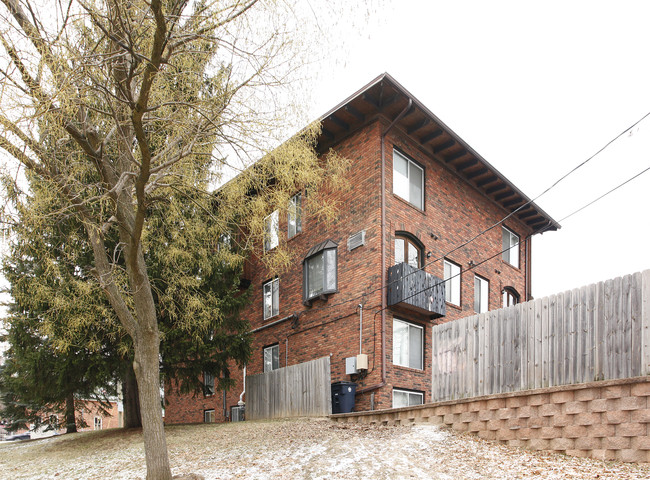 The Chalet in Ann Arbor, MI - Foto de edificio - Building Photo