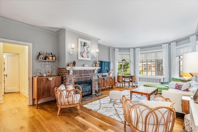 38-30 Douglaston Pkwy in Queens, NY - Building Photo - Building Photo