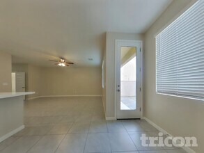 1314 N Parkcrest, Unit 305 in Mesa, AZ - Building Photo - Building Photo