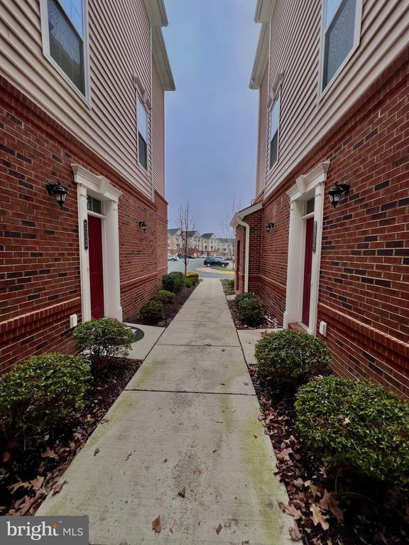 23275 Milltown Knoll Square-Unit -108 in Ashburn, VA - Foto de edificio - Building Photo