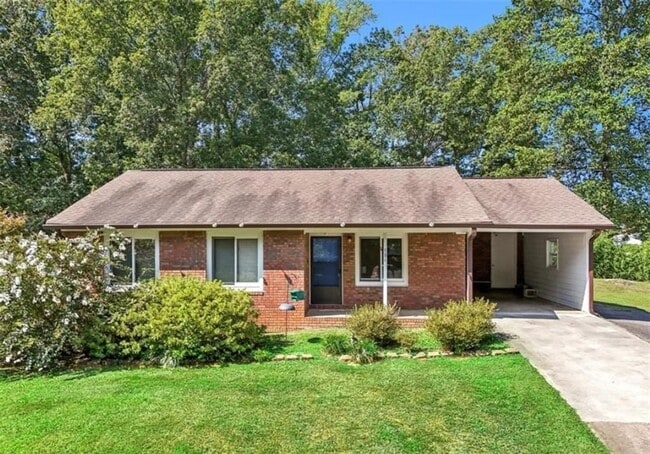 property at 886 Perimeter Rd