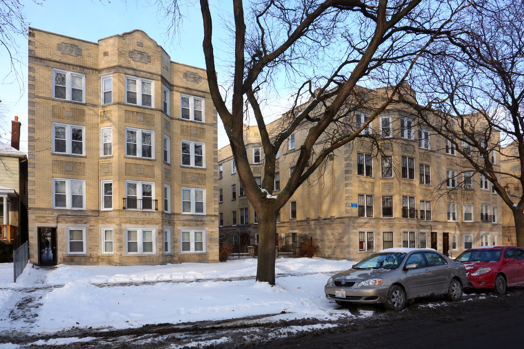 1810-1818 W Farwell Ave in Chicago, IL - Building Photo