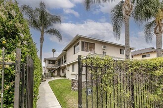 11549 Sylvan St in Los Angeles, CA - Building Photo - Building Photo