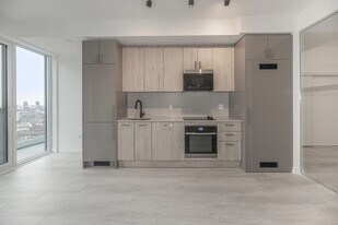 280 Dundas St W in Toronto, ON - Building Photo