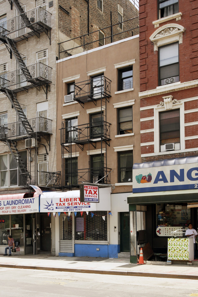 301 E Houston St in New York, NY - Building Photo - Building Photo