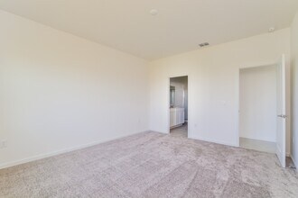 33513 Sky Blossom Cir in Leesburg, FL - Building Photo - Building Photo