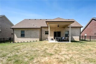 5714 Sugar Berry Ln in Jeffersonville, IN - Building Photo