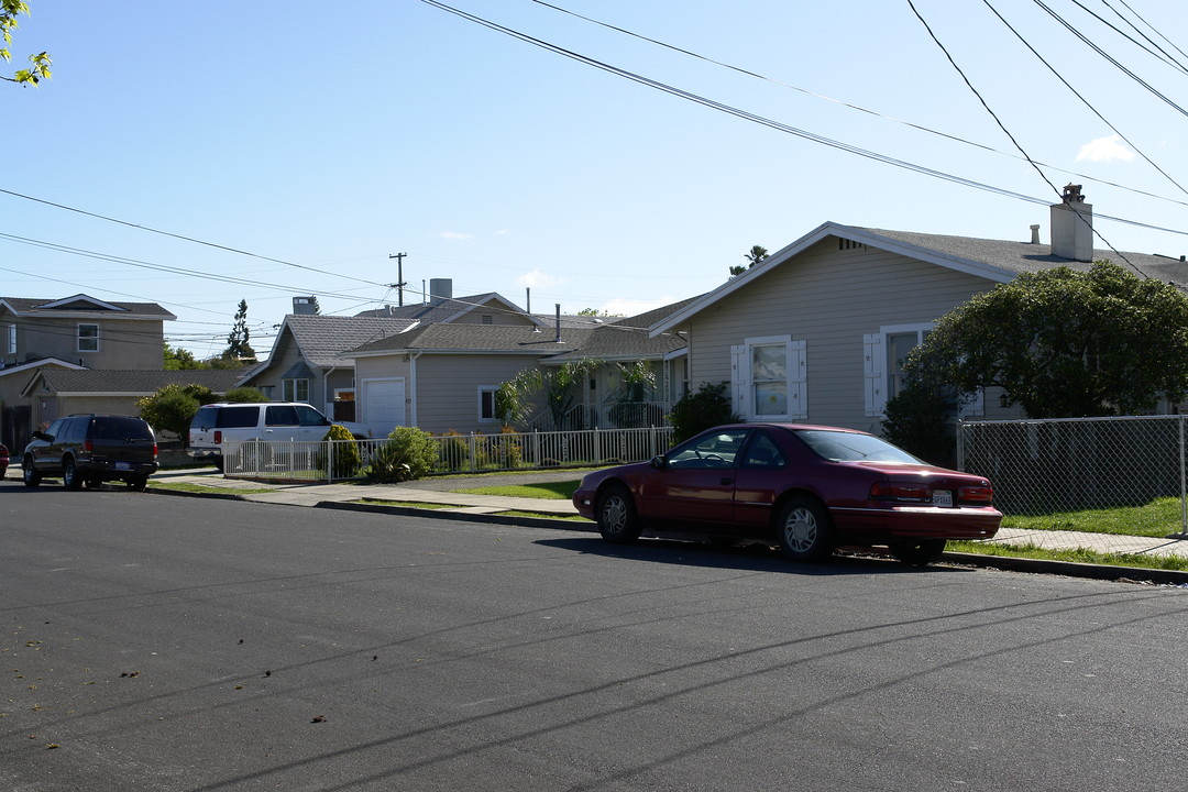 431 Madison Ave in Redwood City, CA - Building Photo