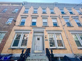 347 7th St in Jersey City, NJ - Building Photo