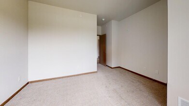 N115W16170 Saxony Village Blvd in Germantown, WI - Building Photo - Building Photo