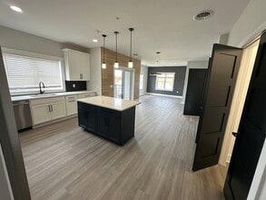 Gala Apartments & Townhomes in Penfield, NY - Foto de edificio - Building Photo