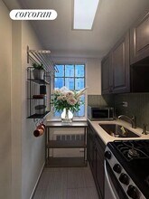 245 E 35th St in New York, NY - Building Photo - Building Photo