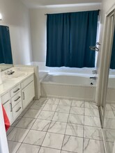 7575 W Diablo Dr-Unit -Master Bedroom in Las Vegas, NV - Building Photo - Building Photo