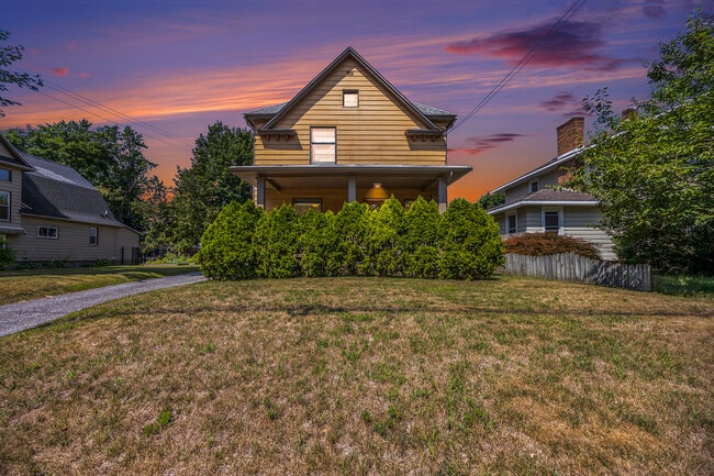 property at 3271 Coit Ave NE