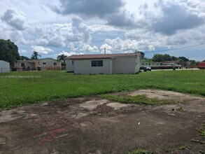2975 NW 212th St in Miami Gardens, FL - Building Photo - Building Photo
