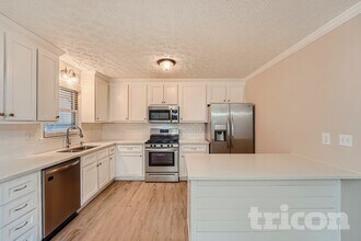 2590 Mountain Brook Rd in Canton, GA - Foto de edificio - Building Photo