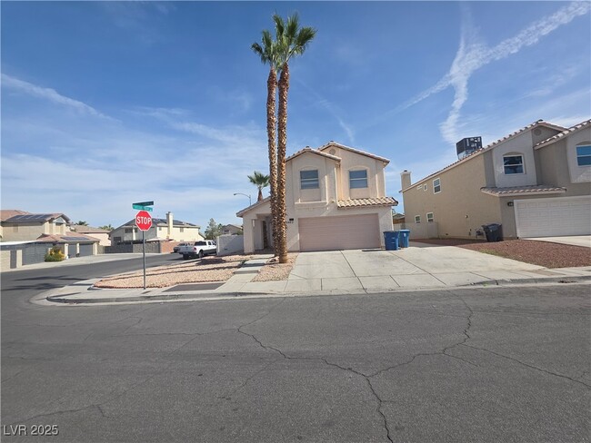 5402 Night Swim Ln in Las Vegas, NV - Building Photo - Building Photo