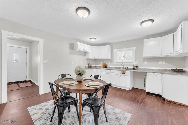 4238 Laurel Rd in Lorain, OH - Foto de edificio - Building Photo