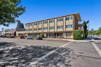 1600 Laurel St in San Carlos, CA - Building Photo - Primary Photo