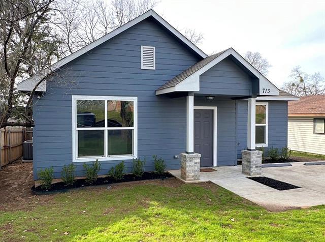 property at 713 N Wood St