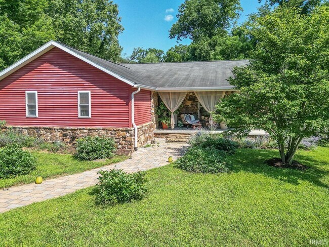 property at 1106 W Countryside Ln