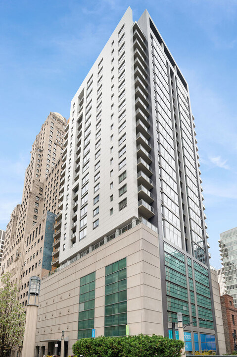 160 E Illinois St in Chicago, IL - Building Photo