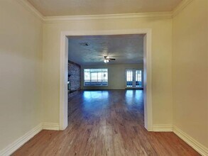 8315 Little River Rd in Houston, TX - Building Photo - Building Photo