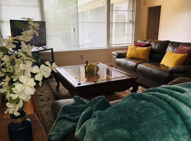 property at 1710 Elmwood Blvd
