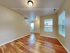 9421 185th St Ct E in Puyallup, WA - Foto de edificio - Building Photo