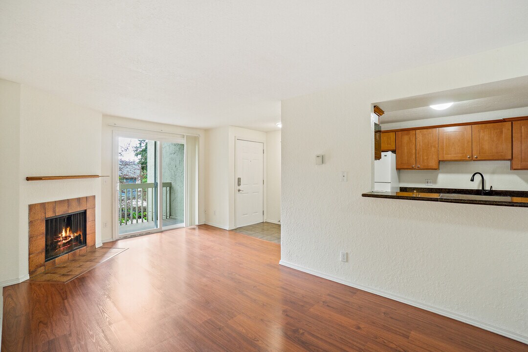 9494 Redmond - Woodinville Rd NE in Redmond, WA - Building Photo