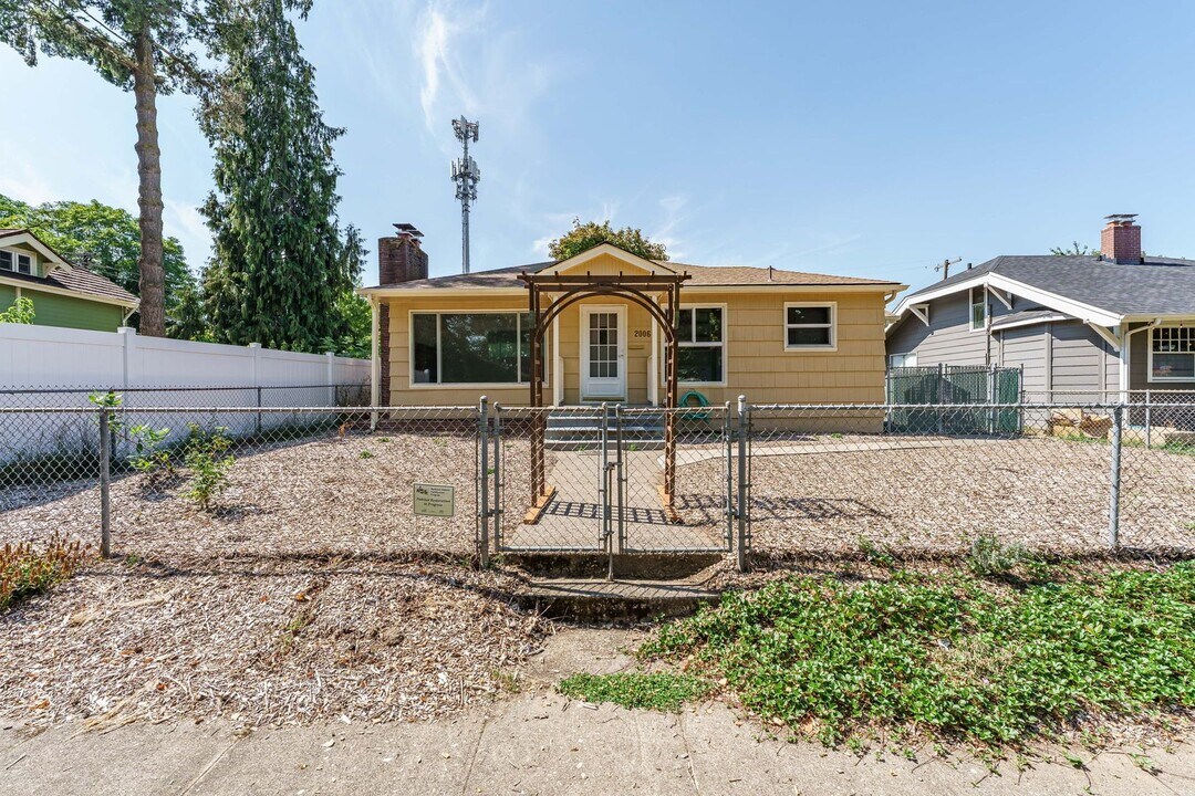 2006 Thompson Ave in Vancouver, WA - Building Photo