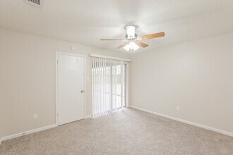 16319 N Mist Dr in Houston, TX - Building Photo - Building Photo