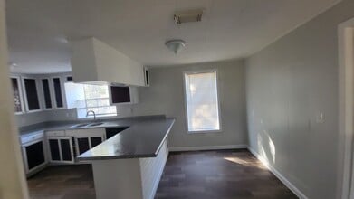 355 W Bolivar St in Vidor, TX - Building Photo - Building Photo