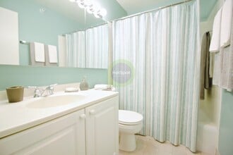 323 E Ontario St in Chicago, IL - Building Photo - Building Photo