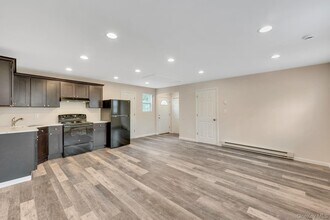 364 Dogwood Rd W in Mastic Beach, NY - Building Photo - Building Photo